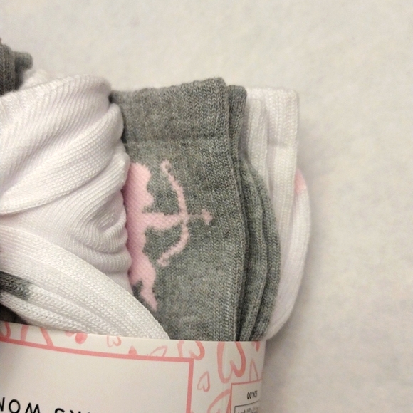 RAE DUNN Hearts Socks 6 pk - Picture 3 of 6